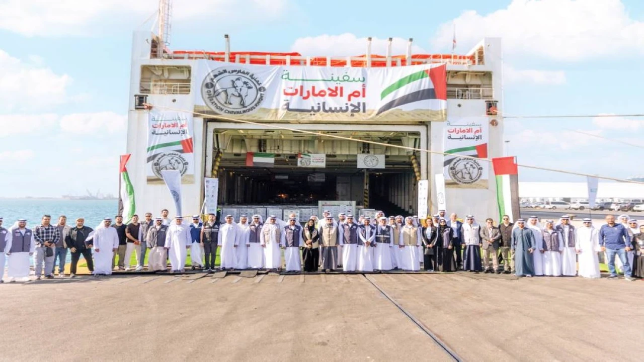 645 طناً مساعدات.. جمعية الفجيرة ومؤسسة حمد الشرقي تشاركان في سفينة أم الإمارات